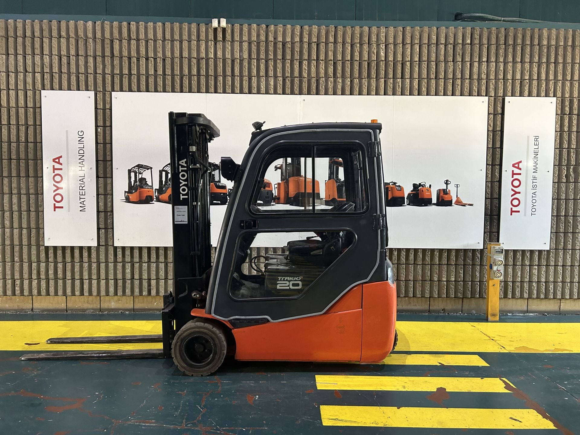 Toyota Traigo 48V 8BE20T 3 Tekerlekli Elektrikli Forklift