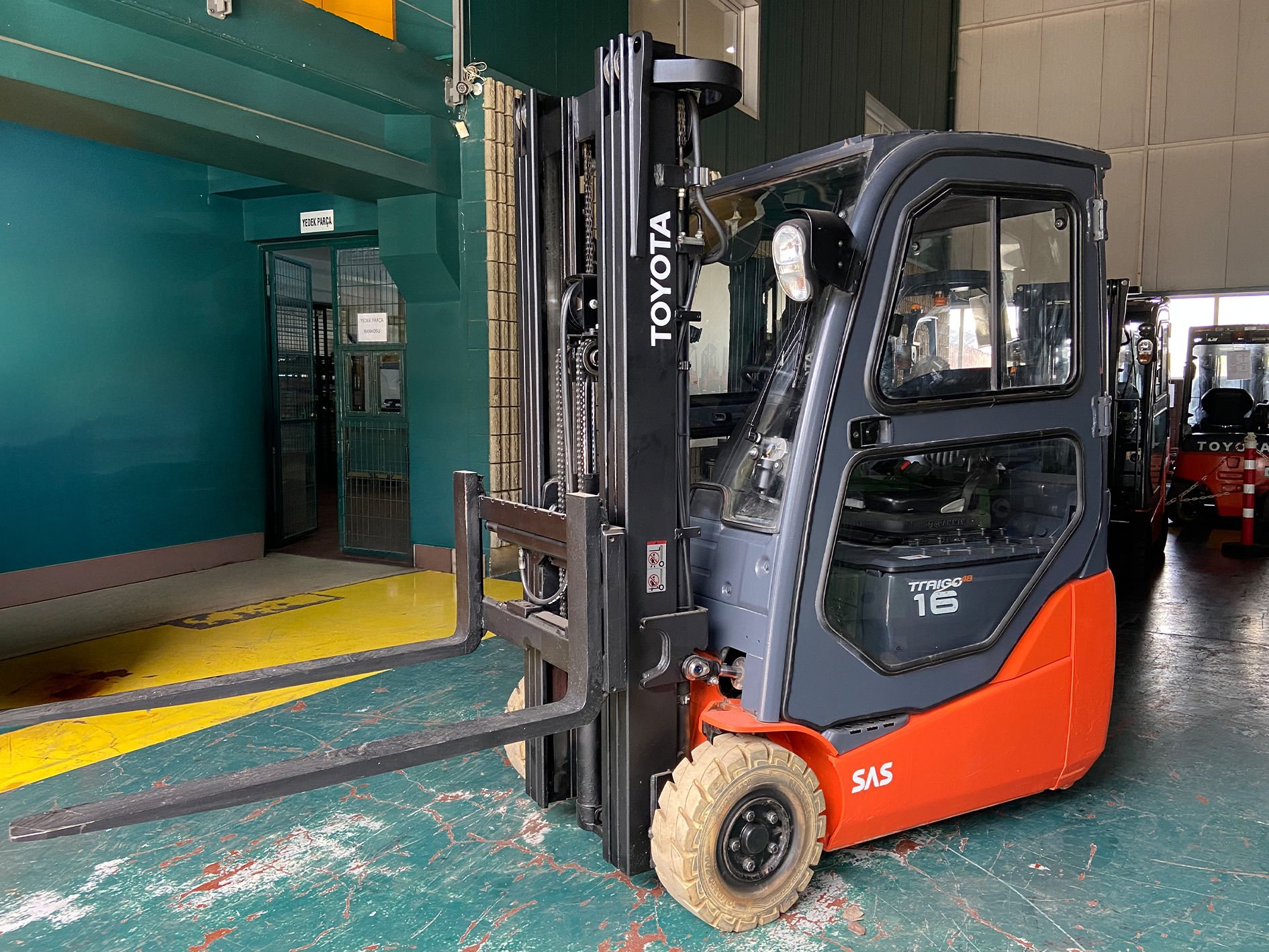 Toyota 3 Tekerlekli 48V 1.6t Elektrikli Forklift 8FBEK16T