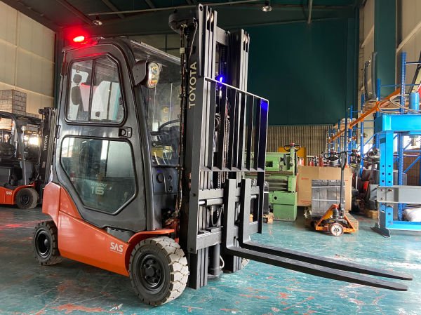 Toyota 4 Tekerlekli 48V 1.6t Elektrikli Forklift 8FBMK16T
