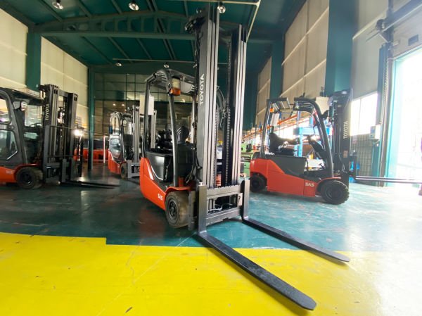 Toyota 3 Tekerlekli 48V 1.5t Elektrikli Forklift 8FBET15