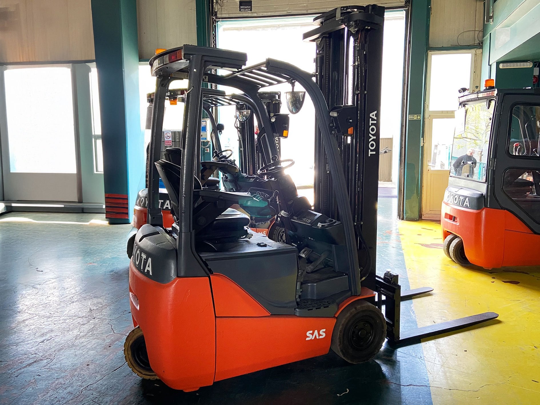 Toyota 3 Tekerlekli 48V 1.5t Elektrikli Forklift 8FBET15