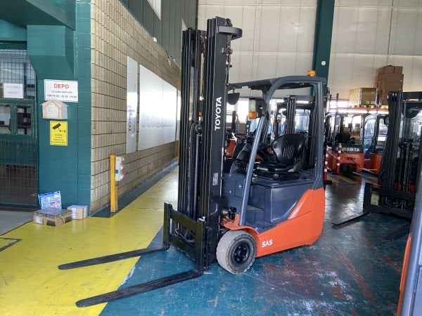 Toyota 3 Tekerlekli 48V 1.5t Elektrikli Forklift 8FBET15