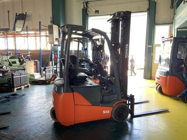 Toyota 3 Tekerlekli 48V 1.5t Elektrikli Forklift 8FBET15